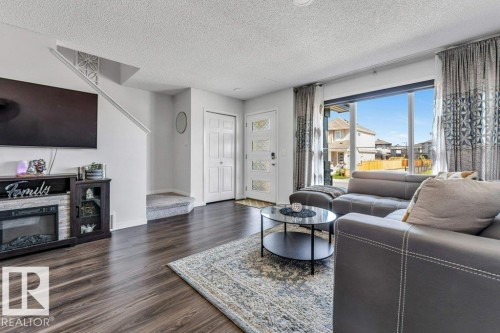 9445 Colak Lane Sw, Edmonton, AB - Indoor Photo Showing Living Room