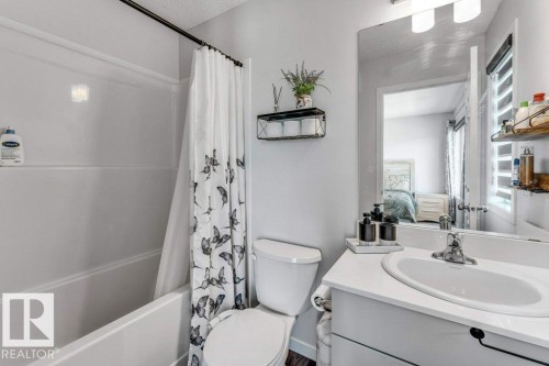 9445 Colak Lane Sw, Edmonton, AB - Indoor Photo Showing Bathroom