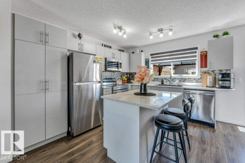 9445 Colak Lane Sw, Edmonton, AB - Indoor Photo Showing Kitchen