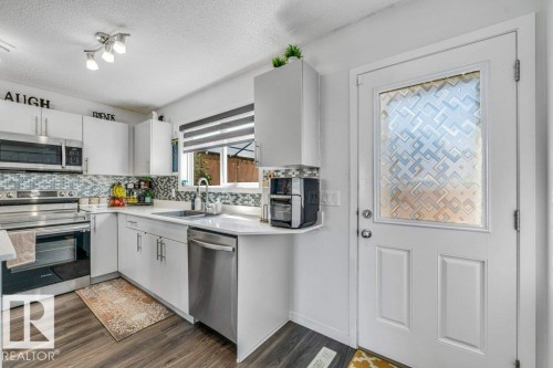 9445 Colak Lane Sw, Edmonton, AB - Indoor Photo Showing Kitchen