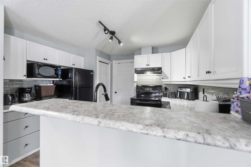 #11 1179 Summerside Dr Sw, Edmonton, AB - Indoor Photo Showing Kitchen With Upgraded Kitchen