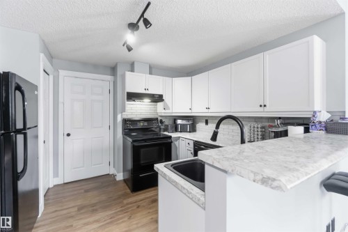 #11 1179 Summerside Dr Sw, Edmonton, AB - Indoor Photo Showing Kitchen