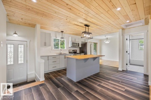 10415 98 Avenue, Fort Saskatchewan, AB - Indoor Photo Showing Other Room