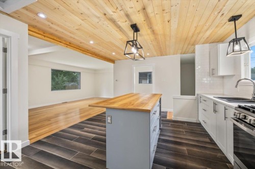 10415 98 Avenue, Fort Saskatchewan, AB - Indoor Photo Showing Kitchen With Upgraded Kitchen