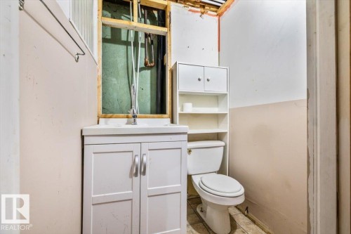 10415 98 Avenue, Fort Saskatchewan, AB - Indoor Photo Showing Bathroom