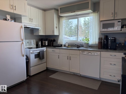 10216 108 Avenue, Westlock, AB - Indoor Photo Showing Kitchen