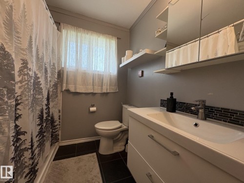 10216 108 Avenue, Westlock, AB - Indoor Photo Showing Bathroom