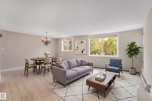 #302 9916 113 St Nw, Edmonton, AB - Indoor Photo Showing Living Room