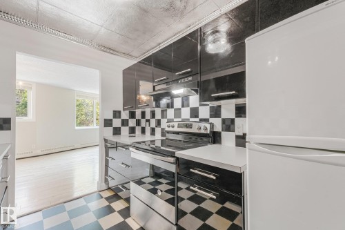 #302 9916 113 St Nw, Edmonton, AB - Indoor Photo Showing Kitchen