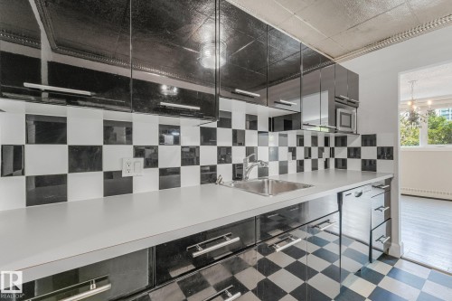 #302 9916 113 St Nw, Edmonton, AB - Indoor Photo Showing Kitchen