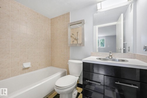 #302 9916 113 St Nw, Edmonton, AB - Indoor Photo Showing Bathroom