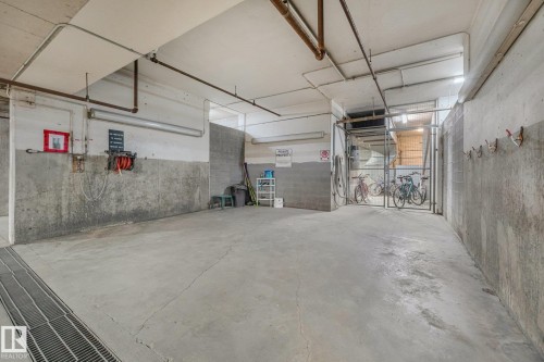 #302 9916 113 St Nw, Edmonton, AB - Indoor Photo Showing Garage