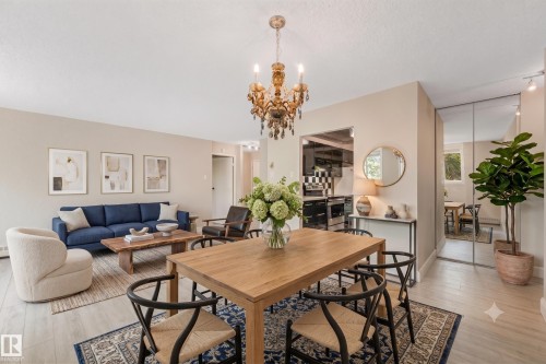 #302 9916 113 St Nw, Edmonton, AB - Indoor Photo Showing Living Room