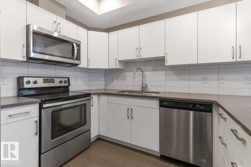 Kitchen With Stainless Steel Appliances. - #203 10006 83 Av Nw, Edmonton, AB - Indoor Photo Showing Kitchen With Stainless Steel Kitchen With Upgraded Kitchen