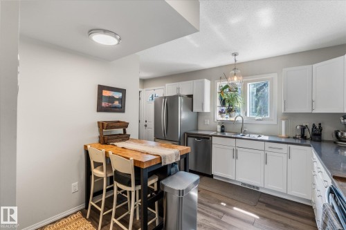 202 Spruce Glen, Spruce Grove, AB - Indoor Photo Showing Kitchen With Double Sink
