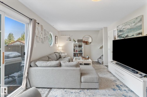 202 Spruce Glen, Spruce Grove, AB - Indoor Photo Showing Living Room