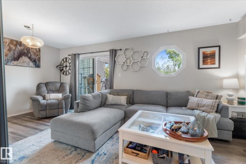202 Spruce Glen, Spruce Grove, AB - Indoor Photo Showing Living Room