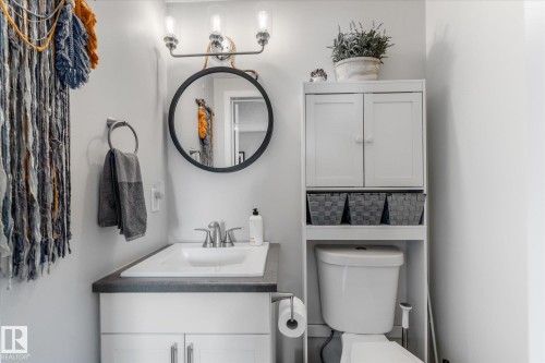 202 Spruce Glen, Spruce Grove, AB - Indoor Photo Showing Bathroom
