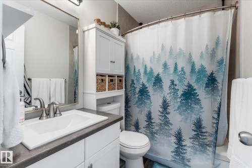 202 Spruce Glen, Spruce Grove, AB - Indoor Photo Showing Bathroom