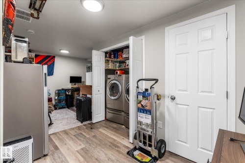 202 Spruce Glen, Spruce Grove, AB - Indoor Photo Showing Laundry Room