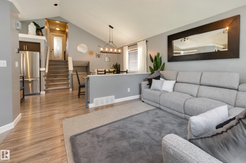 7904 13 Avenue Sw, Edmonton, AB - Indoor Photo Showing Living Room