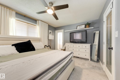 7904 13 Avenue Sw, Edmonton, AB - Indoor Photo Showing Bedroom