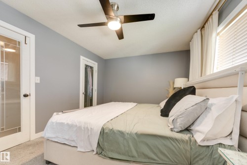 7904 13 Avenue Sw, Edmonton, AB - Indoor Photo Showing Bedroom
