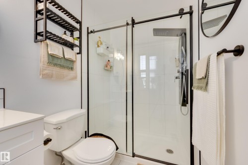 7904 13 Avenue Sw, Edmonton, AB - Indoor Photo Showing Bathroom