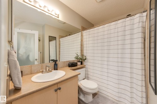 7904 13 Avenue Sw, Edmonton, AB - Indoor Photo Showing Bathroom