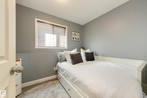 7904 13 Avenue Sw, Edmonton, AB - Indoor Photo Showing Bedroom