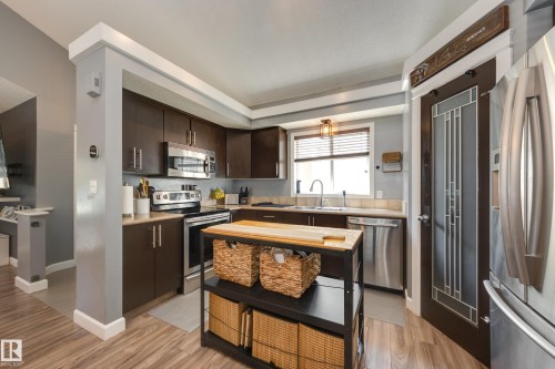 7904 13 Avenue Sw, Edmonton, AB - Indoor Photo Showing Kitchen