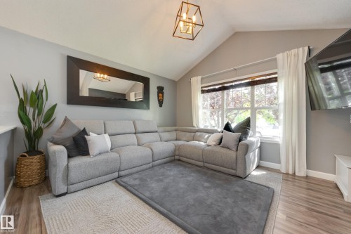 7904 13 Avenue Sw, Edmonton, AB - Indoor Photo Showing Living Room