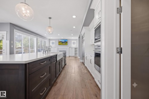 1305 Hainstock Way Sw, Edmonton, AB - Indoor Photo Showing Kitchen