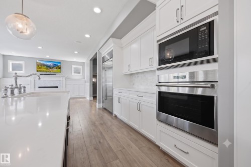 1305 Hainstock Way Sw, Edmonton, AB - Indoor Photo Showing Kitchen With Upgraded Kitchen