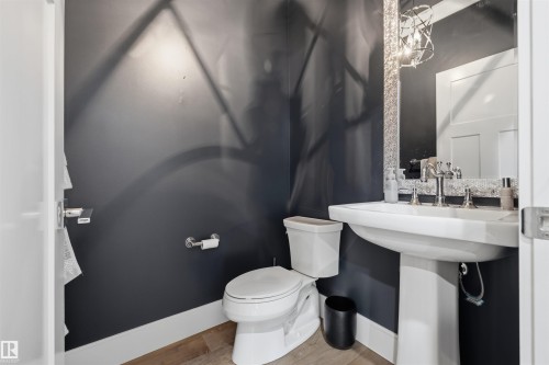 1305 Hainstock Way Sw, Edmonton, AB - Indoor Photo Showing Bathroom