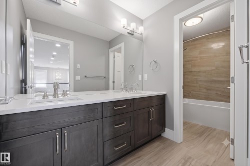 1305 Hainstock Way Sw, Edmonton, AB - Indoor Photo Showing Bathroom