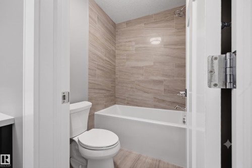 1305 Hainstock Way Sw, Edmonton, AB - Indoor Photo Showing Bathroom