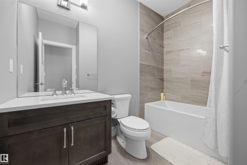 1305 Hainstock Way Sw, Edmonton, AB - Indoor Photo Showing Bathroom