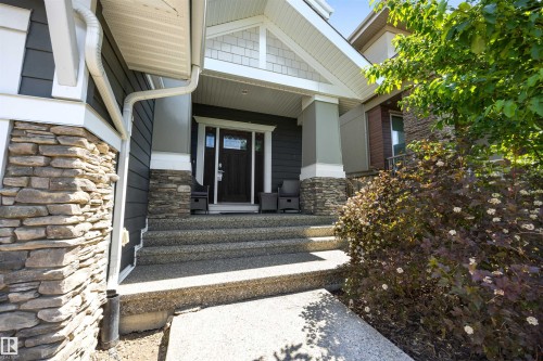 1305 Hainstock Way Sw, Edmonton, AB - Outdoor