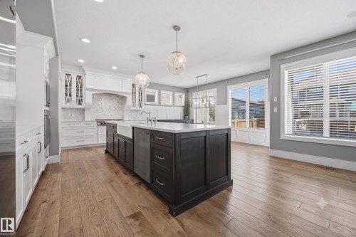 1305 Hainstock Way Sw, Edmonton, AB - Indoor Photo Showing Kitchen With Upgraded Kitchen