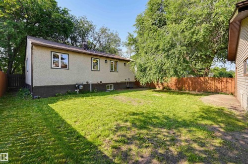 Expansive grassy yard with a privacy fence - 7754 80 Avenue Nw, Edmonton, AB - Outdoor With Exterior