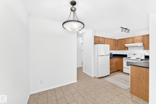 #93 230 Edwards Dr Sw, Edmonton, AB - Indoor Photo Showing Kitchen