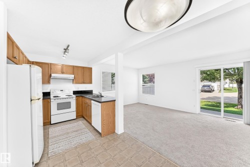 #93 230 Edwards Dr Sw, Edmonton, AB - Indoor Photo Showing Kitchen