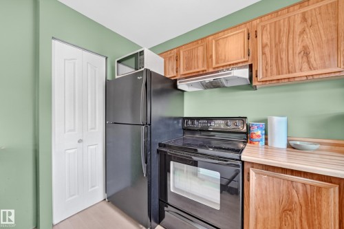 14029 30 Street Nw, Edmonton, AB - Indoor Photo Showing Kitchen