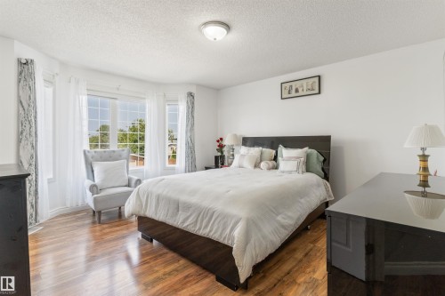 15817 102 Avenue Nw, Edmonton, AB - Indoor Photo Showing Bedroom