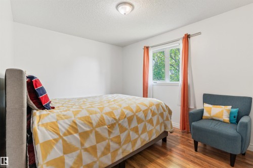 15817 102 Avenue Nw, Edmonton, AB - Indoor Photo Showing Bedroom