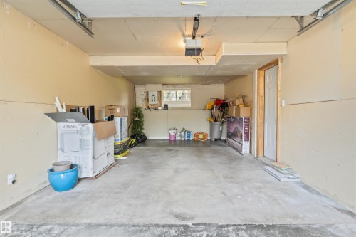 15817 102 Avenue Nw, Edmonton, AB - Indoor Photo Showing Garage