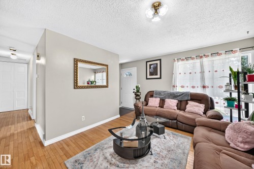 9824 171 Avenue Nw, Edmonton, AB - Indoor Photo Showing Living Room