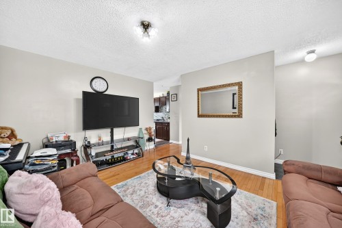 9824 171 Avenue Nw, Edmonton, AB - Indoor Photo Showing Living Room