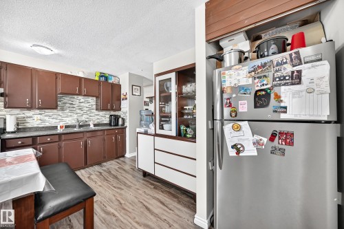 9824 171 Avenue Nw, Edmonton, AB - Indoor Photo Showing Kitchen With Double Sink